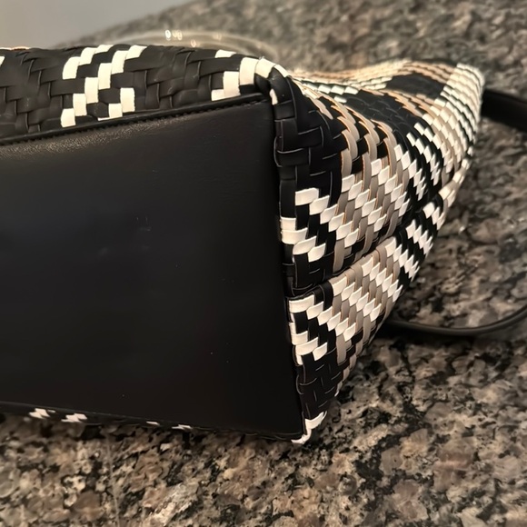 Calvin Klein woven Black taupe and White Chevron large Tote EUC - Picture 9 of 16
